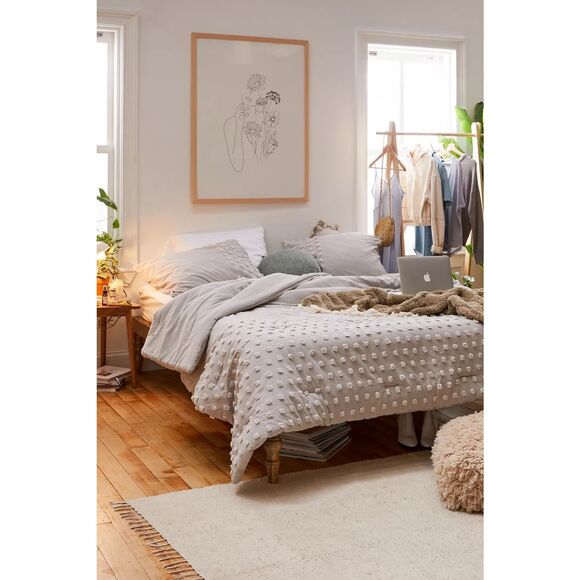 New URban Outfitter Tufted Dot Duvet Cover size Queen - Picture 1 of 6
